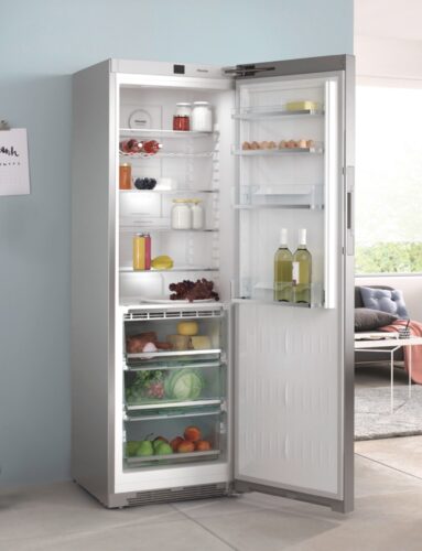 Abtauen und Aussortieren sind wichtig für die richtige Kühlschrankhygiene. Foto: Miele