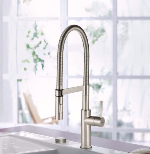 Matt gebürsteter Edelstahl verleiht der Armatur „Steel Expert“ von Villeroy & Boch Charakter. Foto: Villeroy & Boch