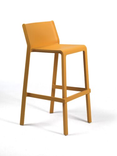 Den Stuhl „Tablon® Trill“ von Naber kann man in sieben verschiedenen Farben kaufen, so auch im Trendton Ocker. Foto: Naber