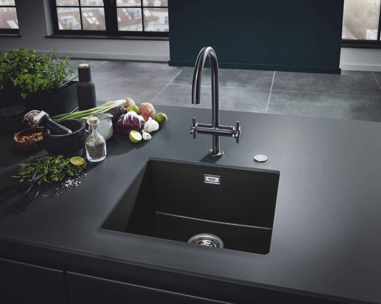 GROHE Küchenlösungen_Komposit Küchenspülen_Granit Schwarz_Milieu_2 ...