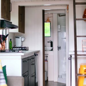 In einem Tiny House sind alle wichtigen Funktionen auf wenigen Quadratmetern untergebracht. Foto: Andrea Davis on Unsplash 