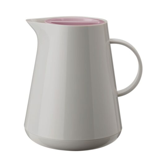 Im skandinavischen Stil designt ist die Kanne „Hottie“ von RigTig. Hübsch ist das helle Grau in Kombination mit dem rosafarbenen Drehverschluss. Sie hat ein Fassungsvermögen von einem Liter, ca. 45 Euro. Foto: RigTig