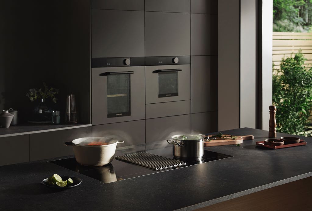 Minimalistisches Design trifft auf maximale Flexibilität. Die Einbaugeräte 
der Infinite Line™ passen perfekt in jede Küche. Foto: Samsung
