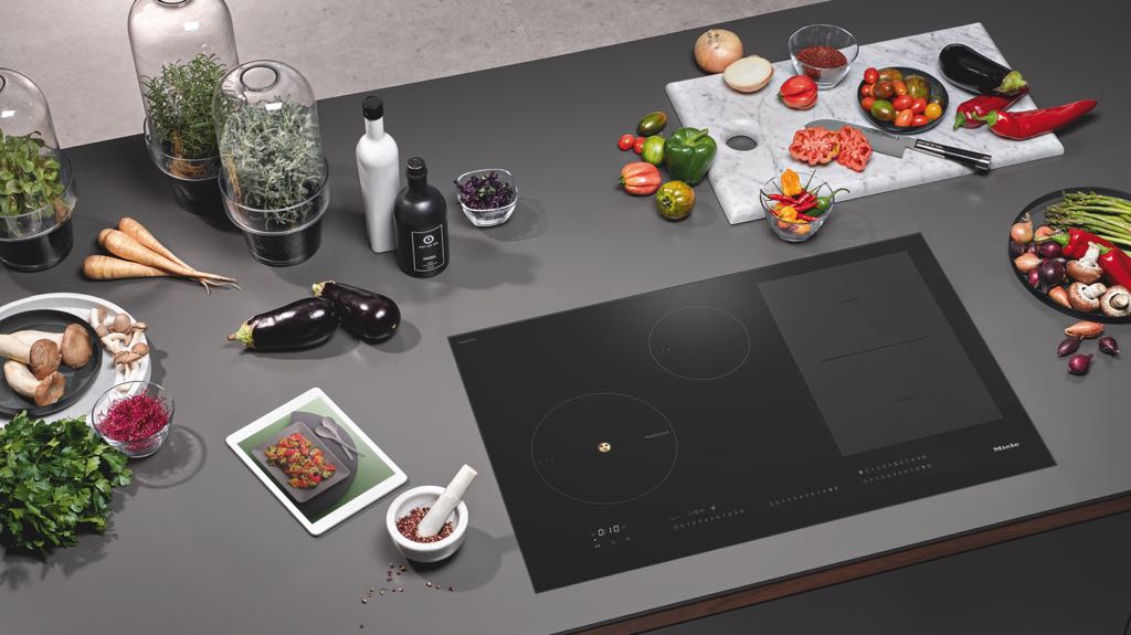 Kein Anbrennen und Nachregulieren mehr – mit dem neuen digitalen Kocherlebnis CookAssist von Miele. Foto: Miele