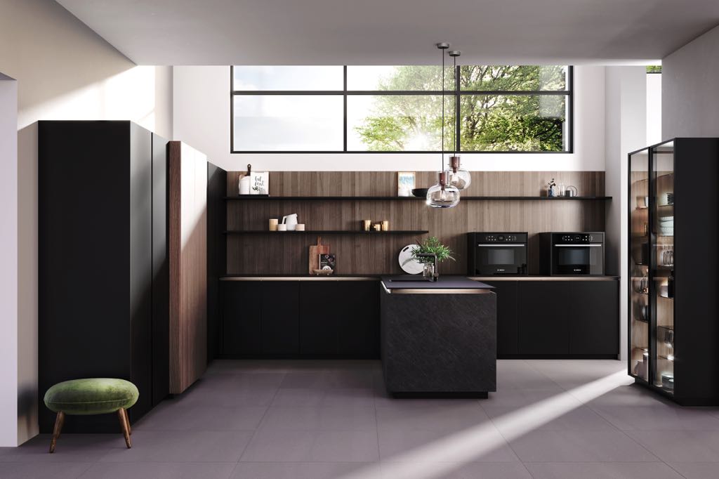 Ein zeitgemäßes Raumkonzept für mehr Wohngefühl präsentiert Rotpunkt mit der großen Schrankwand in Schwarz und Holz. Foto: Rotpunkt Küchen