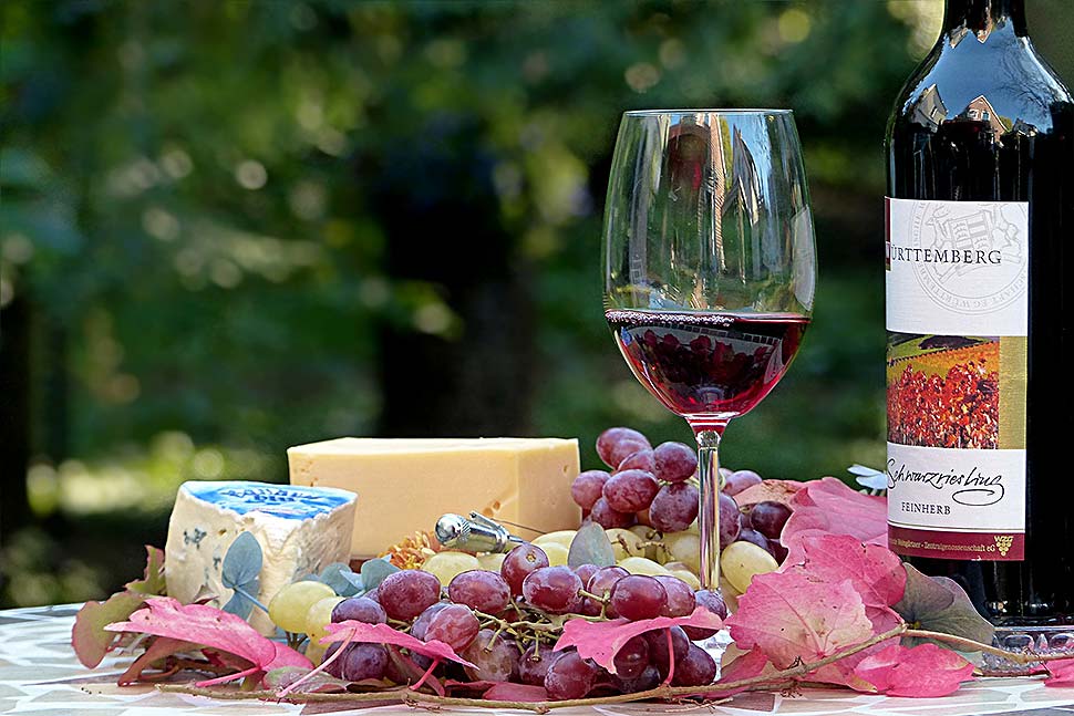 Für den perfekten Genuss eines guten Weins kommt es auf eine Vielzahl unterschiedlicher Elemente an. Foto: Pixabay