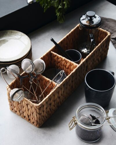 Diese Box aus Rattan ist nicht nur gut, um Dinge hineinzulegen, sie sieht auch sehr dekorativ aus. Von house doctor, zu kaufen bei Car Möbel. Foto: house doctor