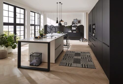 Ein wunderbares Zusammenspiel der beiden Nuancen, die noch durch gemütliches Holz ergänzt werden. Foto: Villeroy & Boch