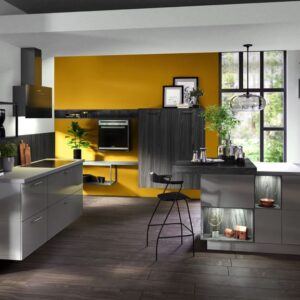 Die Pantone-Farben des Jahres, Gelb und Grau, haben hier das ideale Zusammenspiel. Küche von Häcker. Foto: Häcker
