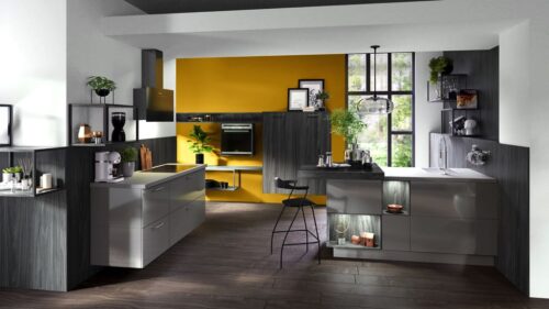 Die Pantone-Farben des Jahres, Gelb und Grau, haben hier das ideale Zusammenspiel. Küche von Häcker. Foto: Häcker