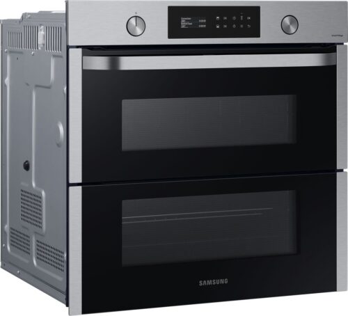 Der Dual Cook Flex™ Backofen von Samsung birgt ein, auf den ersten Blick, unsichtbares Geheimnis: Die Ofentür ist teilbar. Damit kann entweder nur der obere Garraum oder der ganze Backofen geöffnet werden. Foto: Samsung