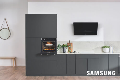 Der innovative Backofen Dual Cook Flex™ verfügt über eine geteilte Tür mit der entweder der gesamte Backofen oder nur der obere Bereich geöffnet werden kann. Foto: Samsung