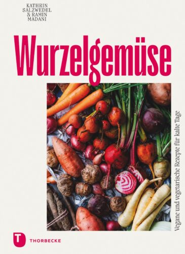 Rezepte zu typischem Wintergemüse gibt es in dem Buch „Wurzelgemüse“ von Kathrin Salzwedel und Ramin Madani. Dazu gehören Sellerie und Rote Beete genauso wie Karotte oder Pastinake. Die Rezepte beweisen, dass Gemüse alles andere als langweilig ist! Erschienen im Thorbecke Verlag, 28 Euro.
