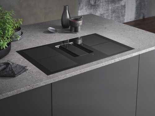 Die neue berbel Downline Infinity präsentiert sich mit einem extra großen Induktionskochfeld, intuitiver Bedienung und einem Dunstabzug, der Maßstäbe setzt.