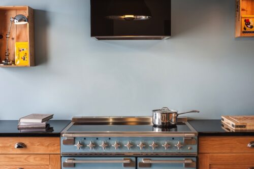 In der Induktionsvariante verfügt der Rangecooker Elise über 5 Kochzonen, von denen zwei bei Bedarf zu einer größeren Bridge-Zone verbunden werden können. 