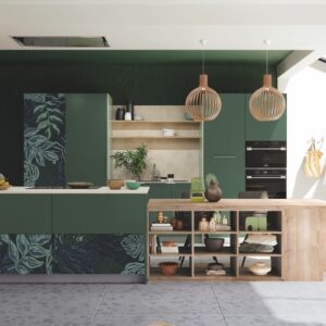 Ein Design für Modemutige ist das „Jungle Print“ von Schmidt. Es macht die Küche zu einem ganz individuellen Raum und sorgt garantiert für Aufmerksamkeit. Das Muster unterstreicht die natürliche Ausstrahlung von Grün.