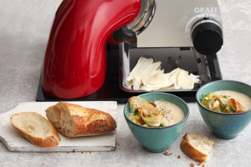 Der Feinschneider SKS 700 von GRAEF schneidet Gemüse, Brot, Wurst, Käse & Co. nach Bedarf und vermeidet unnötige Abfälle.