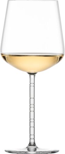 Wunderbar edel wirkt das Glas, das perfekt zu Chardonnay passt, aus der Linie „Journey“ von Zwiesel.
