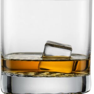 Der dicke Boden ist charakteristisch für das Whisky-Glas „Chess“ von Zwiesel.
