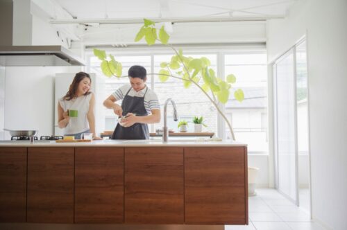 Japanische Küchen zeichnen sich durch schlichte Eleganz und hochwertige Qualität aus. Foto: iStock.com / Navamin Keawmorakot
