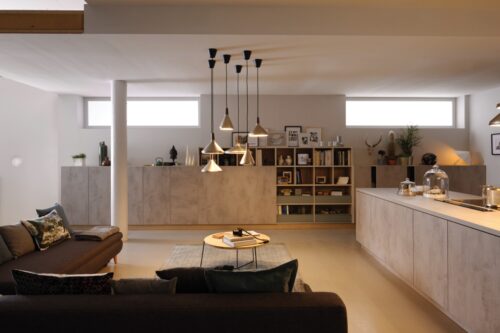 Das Modell von Schmidt Küchen wirkt gemütlich mit seinem angesagten Betonstyle. Das helle Dekor lässt sich schön mit Holz oder schlichten, hellen Fronten kombinieren.