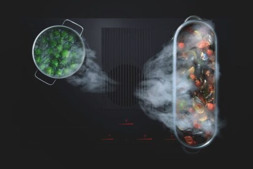 Der mittig in das Induktionskochfeld eingelassene Muldenlüfter saugt den Kochwrasen zuverlässig dort ab, wo er entsteht. Von Samsung.