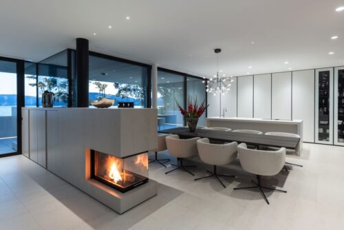 Dekton-Elemente vom Wohnzimmer bis in die Küche. Foto: Schmid Baugruppe Holding GmbH, 2021