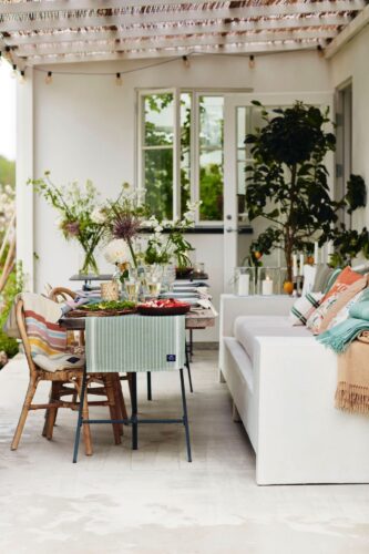 Rattan, zarte Farben und eine Prise Shabby vereinen sich zu einem stilvollen Ambiente. Ausstattung von Lexington.