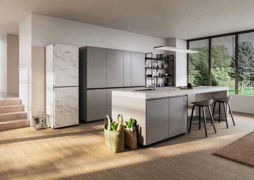 Ein edler Hingucker und perfekt für jeden Marmorliebhaber ist das ungewöhnliche Kühlschrank-Design Carrara White von Liebherr. Die neue Mason-Serie, die in Marmor- und Beton-Optik verfügbar ist, lässt freistehende Kühl-Gefrierkombinationen und Kühlschränke wie einen eleganten Fels in der Brandung wirken und setzt interessante Akzente in der Küche.