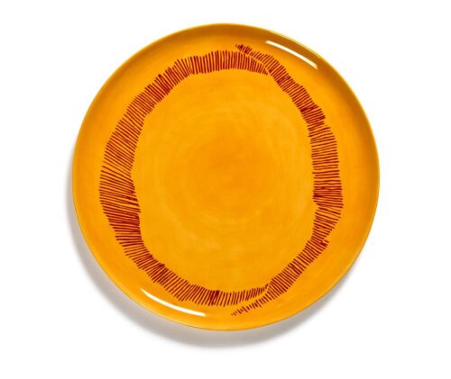 Sonne pur strahlt von diesem Teller. Es gibt ihn ebenfalls in anderen Farben. Aus der Kollektion „Feast“ von Ottolenghi über Serax.