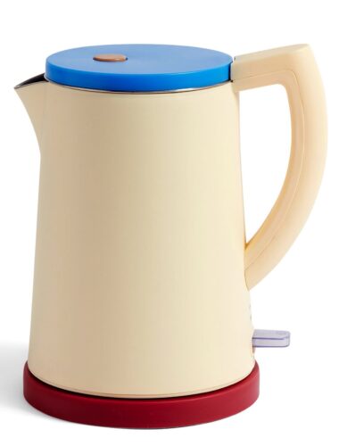 Der Wasserkocher von Hay ist mit einer großen Portion Retro-Charme versehen. Die Farben passen zum Stil, wenn sie auch nicht ganz authentisch sind, ca. 109 Euro.