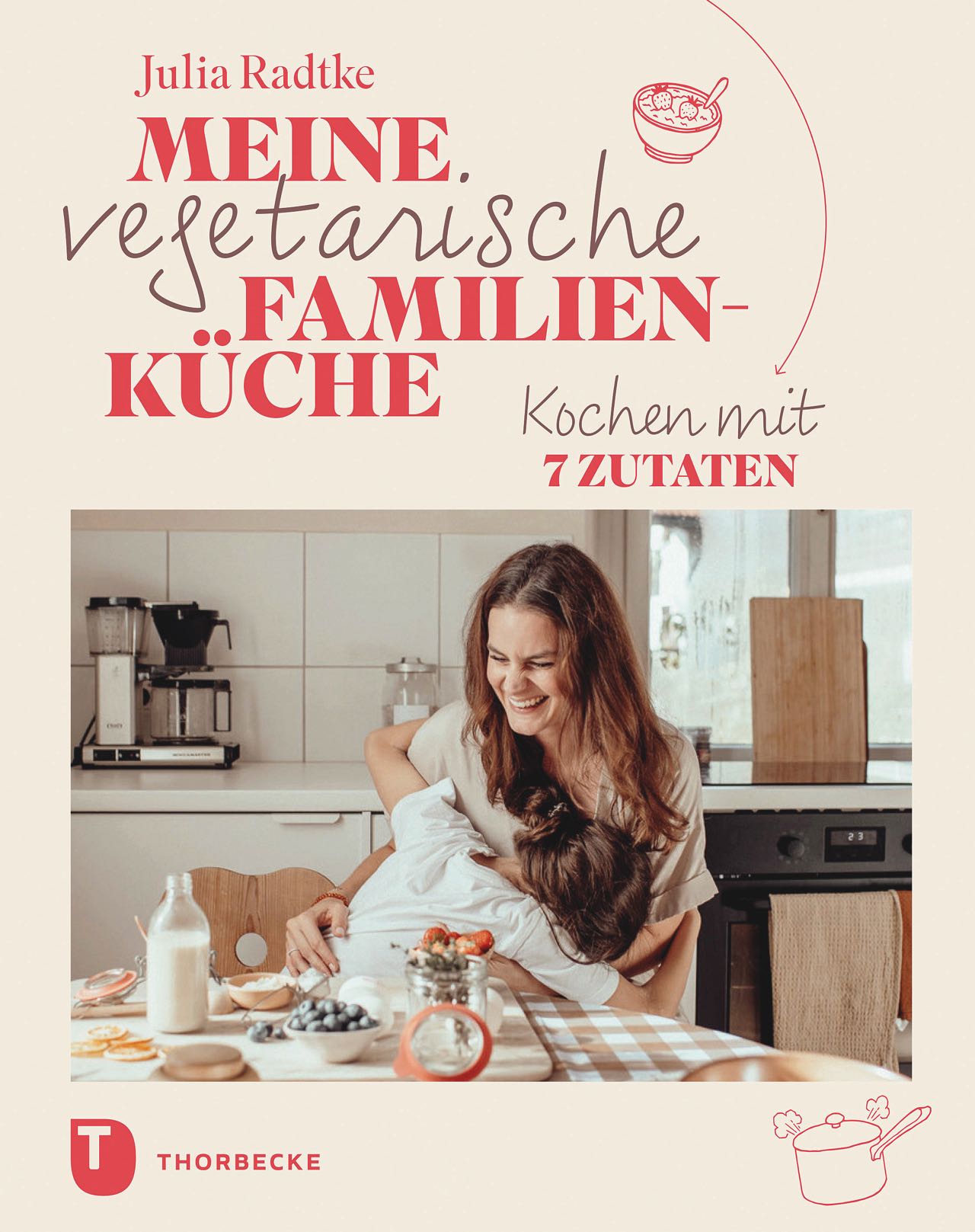 Gerade im Herbst ist Gemüse sehr beliebt und tut gut. Noch dazu steckt es voller Vitamine. Doch wenn es gesund sein soll und schnell zubereitet, ist das Buch von Bloggerin und Mutter Julia Radtke genau richtig. Sie zeigt wie man abwechslungsreiche, gesunde Mahlzeiten auf den Tisch bringt und das mit maximal sieben Zutaten und ohne großen Aufwand. „Meine vegetarische Familien-Küche“ ist im Thorbecke Verlag erschienen, 28 Euro.