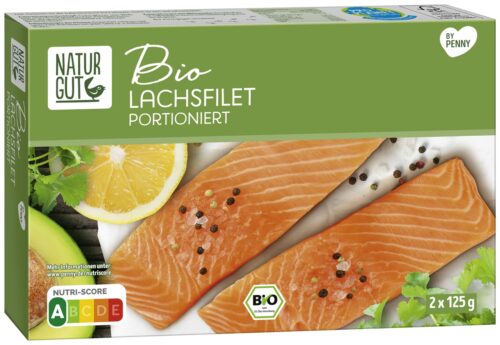 Lachs enthält wertvolles Vitamin D. Zubereiten lässt er sich frisch, aber auch in tiefgekühlter Form, zum Beispiel „Bio Lachsfilet“ von Natur Gut by Penny.