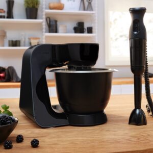 „Carbon Black” heißt die Farbe bei den neuen Haushaltsgeräten von Bosch. Die Küchenmaschine „Mum 5“ und der Stabmixer „MaxoMixx“ bringen nicht nur eine reduzierte Ästhetik in den Raum, sie sind mit hochwertigen Funktionen ausgestattet.