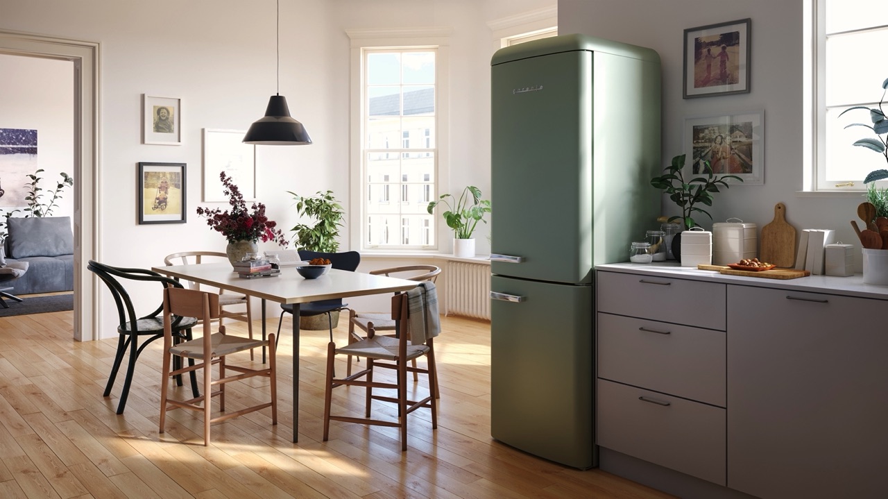 Kühl-Gefrierkombination von Gorenje im Retro-Look: Neben den beliebten Farb-Klassikern Schwarz, Bordeaux und Champagner ist der Retro-Kühler auch in einem matten Olivgrün erhältlich.