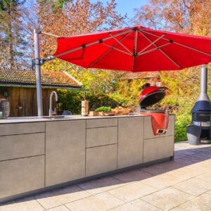 Geschirr, Gewürze, Gläser, Grillutensilien – in den OUT4KITCHEN Küchen ist genügend Platz für alles, was Sie in Ihrer Outdoorküche brauchen.