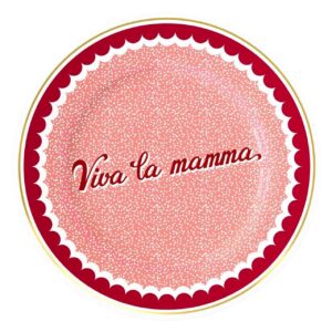 Die Mutter ganz nach italienischer Art hochleben lassen. Dass das eine gute Idee ist, sagt auch der Teller mit der Aufschrift „Viva la mamma“. Kekse oder Pralinen lassen sich darauf dekorativ arrangieren. Von Ilaria über Goldstück, ca. 19 Euro.
