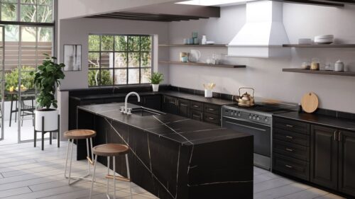 Die beeindruckende Fläche heißt „Eternal Noir“ und ist aus Silestone. Der Kunststein von Cosentino überzeugt mit seiner Langlebigkeit.