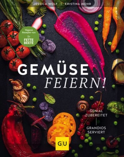 Die Autorinnen Jessica Wolf und Kristina Mohr haben sich mit dem Buch „Gemüse feiern“ einen Herzenswunsch erfüllt und ihre Rezepte aus dem eigenen Restaurant mit Kochschule „Fette Beete“ zu Papier gebracht. Rezepte mit Spargel gehören dazu. Erschienen bei Gräfe und Unzer, 26 Euro.