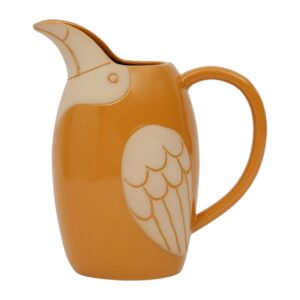 Der honiggelbe Pelikan ist praktisch für Wasser oder Säfte, aber auch toll als Deko-Accessoire. „Calao Pitcher“ von Côté Table.