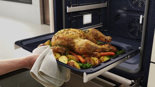 KI-unterstütztes Kochen mit innen liegender Kamera: Bespoke Backöfen von Samsung für eine gesunde Küche mit perfekten Ergebnissen.