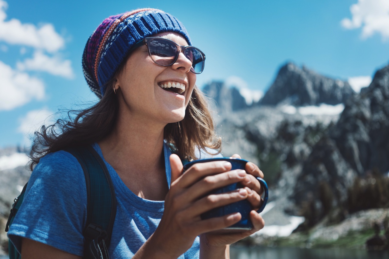 Mobile Umkehrosmoseanlagen arbeiten meist mit Wassertanks und sorgen so auch ohne festen Anschluss an ein Wassersystem beim Campingurlaub oder im Ferienhaus für sauberes, gefiltertes Trinkwasser. Foto: Getty Images / Unsplash