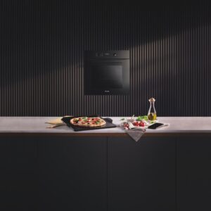 Pizza wie frisch aus dem Steinofen – mit dem Gourmet Back- und Pizzastein von Miele. | KÜCHEN JOURNAL Pizza wie frisch aus dem Steinofen – mit dem Gourmet Back- und Pizzastein von Miele.