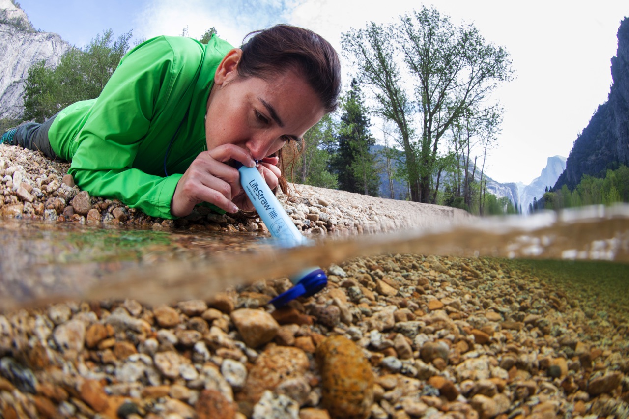 Strohhalme mit Wasserfilter von LifeStraw sind eine schnelle und komfortable Art an wirklich jedem Ort an frisches Trinkwasser zu gelangen. 