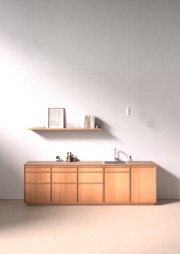 Wie der Name „Kyoto“ es schon erahnen lässt, mutet die Optik der edlen Küche japanisch an. Dieser Stil ist sehr angesagt. Das Echtholzprogramm ist von Leicht, das Modell gibt es auch aus dunklem Holz.