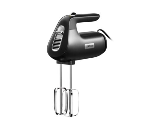 Der schicke Handmixer „QuickMix+“ in mattem Schwarz von Kenwood ist Teil der „Autograph Collection“, ca. 65 Euro. Er ist leise und leistungsstark, liegt gut und sicher in der Hand. Ein Highlight für Backbegeisterte.