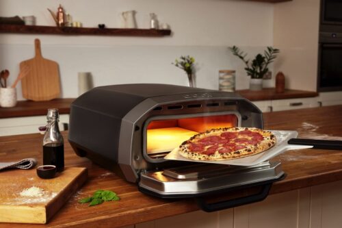 Wenn Sie sich in Zukunft zuhause wie beim Lieblings-Italiener fühlen, dann liegt das an der krossen Steinofen-Pizza aus dem Ofen von Ooni. Das elektrische Pizza-Gerät ist für die hauseigenen Küche gedacht und passt bequem auf die Arbeitsplatte, ca. 900 Euro.