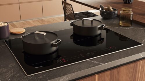 Die neuen CleanProtect Induktionskochfelder von Bauknecht bestechen mit ihrer schwarzen eleganten Oberfläche und einem gebürsteten Aluminiumrahmen. Spezielle Schieberegler für jede Kochzone ermöglichen eine intuitive Interaktion während des Kochens.