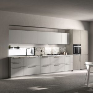 Erst auf den zweiten Blick erkennt man das außergewöhnliche Rillen-Design der Unterschränke. Das wirkt lebendig und macht den Gesamtlook spannend. Aus der Linie „Musa“ von Scavolini.