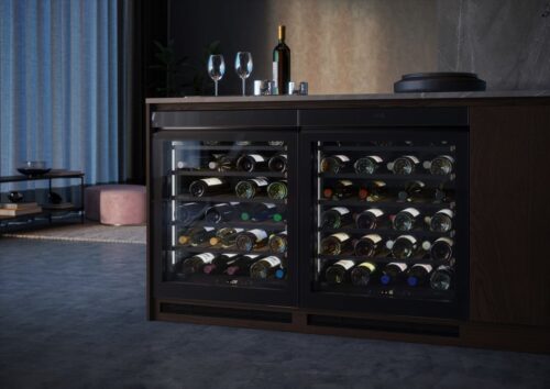 Der Weinklimaschrank „8000 Perfect Shelving Cellar“ von AEG verfügt über ein perfektioniertes Regalsystem, geregelte Luftfeuchtigkeit und UV-geschützte Lagerung – damit die Qualität der Weine länger erhalten bleibt.